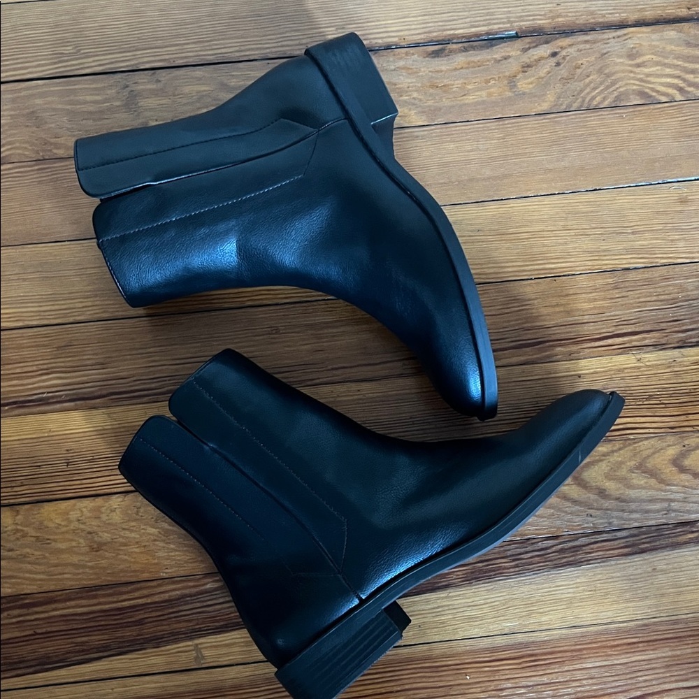 NEW! ANN TAYLOR LOFT Minimalist Flat Ankle Boot Classic Black Faux Leather 10.5. - Picture 4 of 9